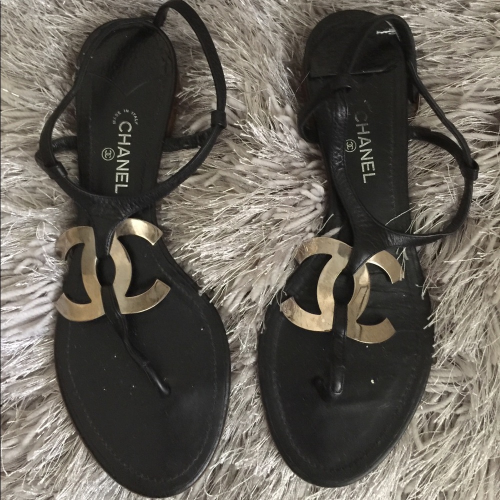 CHANEL BLACK SANDALS CC SILVER LOGO